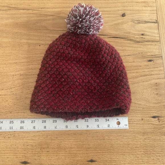 Cozy Burgundy Knit Beanie with Pom Pom Fleece‎ Lined Women’s Preloved - Picture 5 of 6